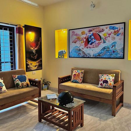 The Yellow Submarine Varkala Bagian luar foto