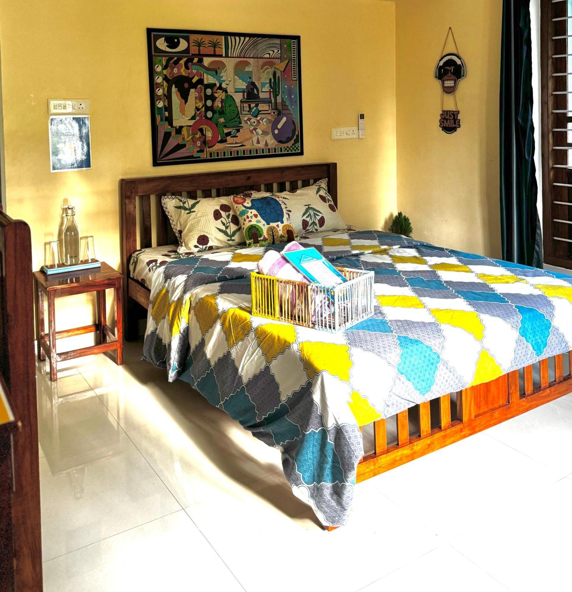 The Yellow Submarine Varkala Bagian luar foto